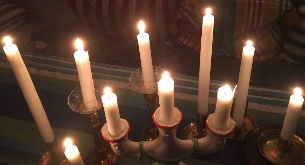 Banna inte mörkret, tänd ett&nbsp;ljus